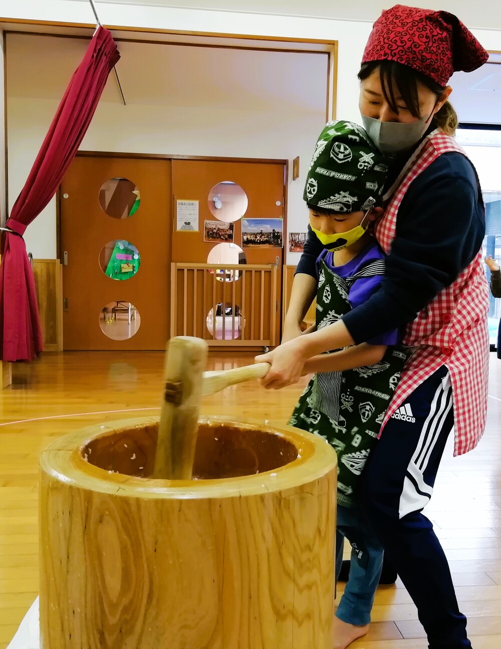 お餅つき